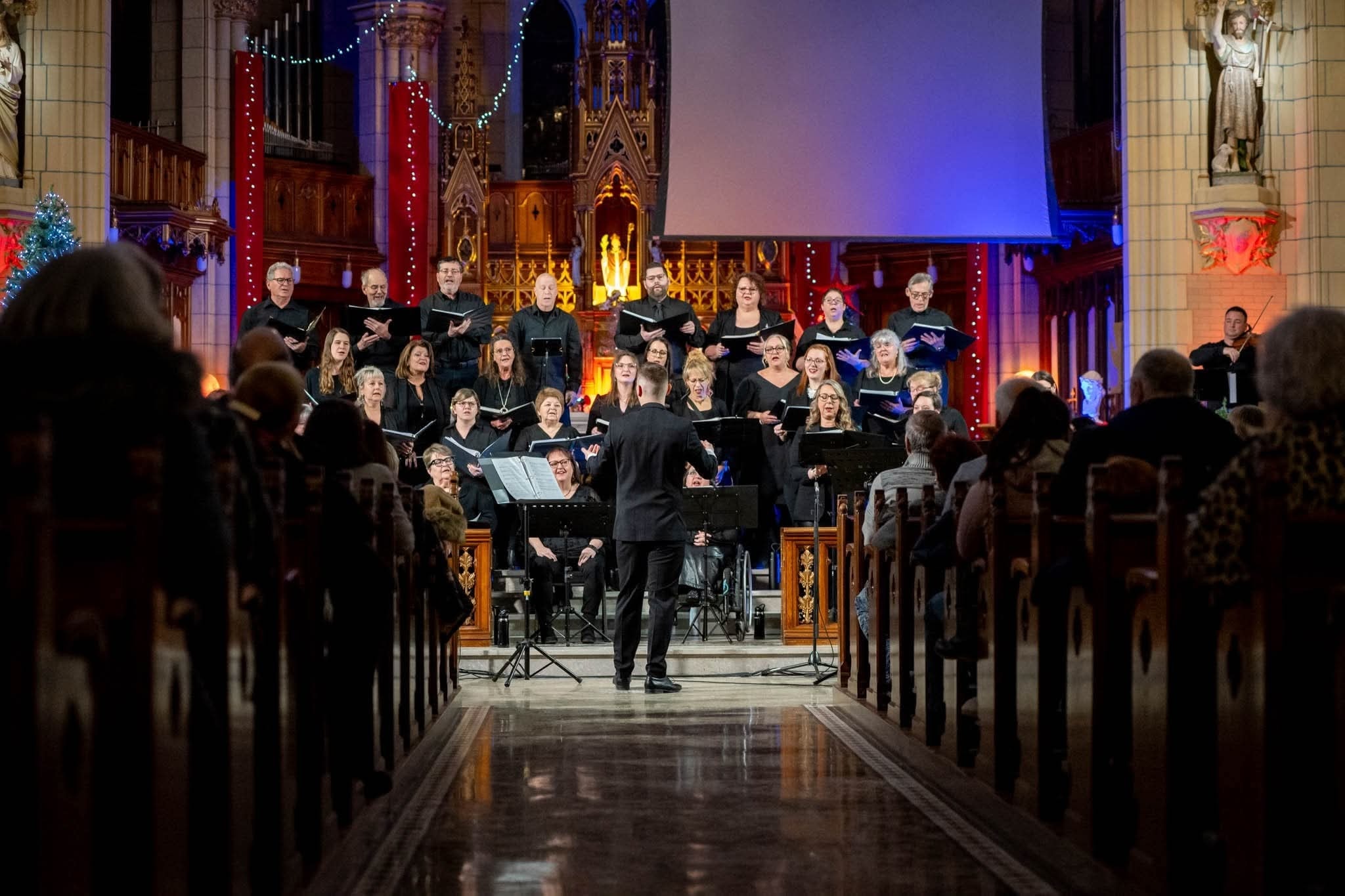 DrummondVoix en concert vue depuis l'allée de l'église