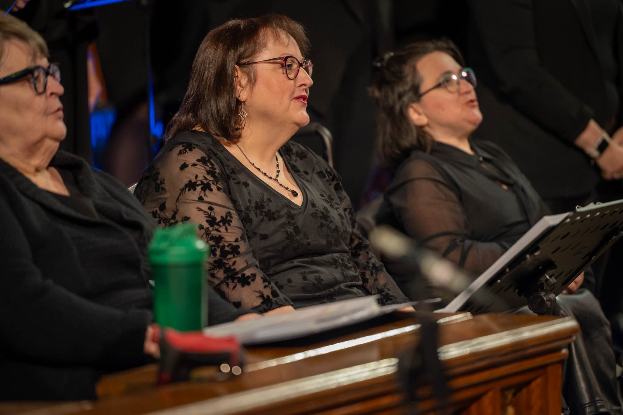 Musiciennes en représentation avec la chorale